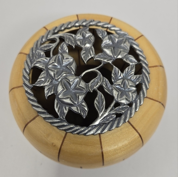 Maple Potpourri Bowl With Pewter Floral Design Lid Decorative Wood Design - Picture 6 of 13